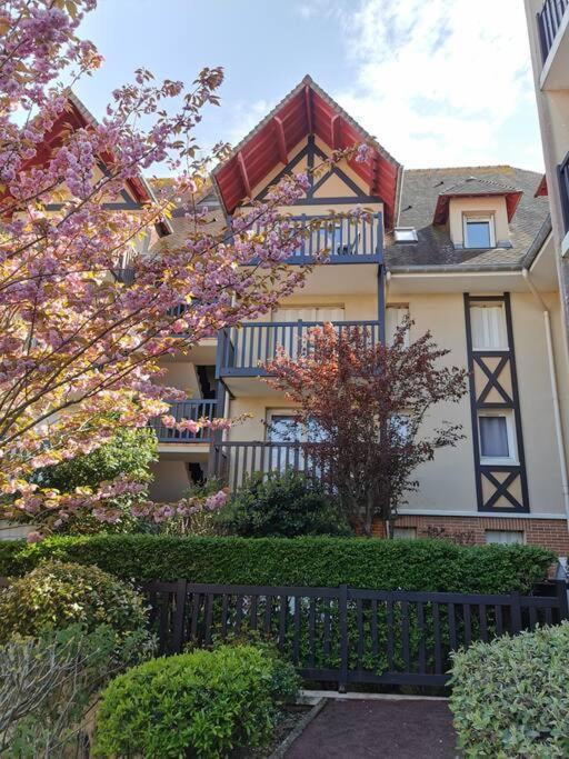 Cabourg Cosy, Appartement Refait A Neuf, 5 Min A Pied De La Mer Ngoại thất bức ảnh